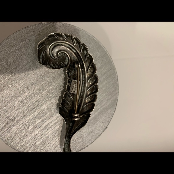 Sterling Silver leaf pin. - Picture 7 of 7